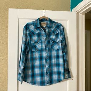 Wrangler vintage casual button down shirt size M